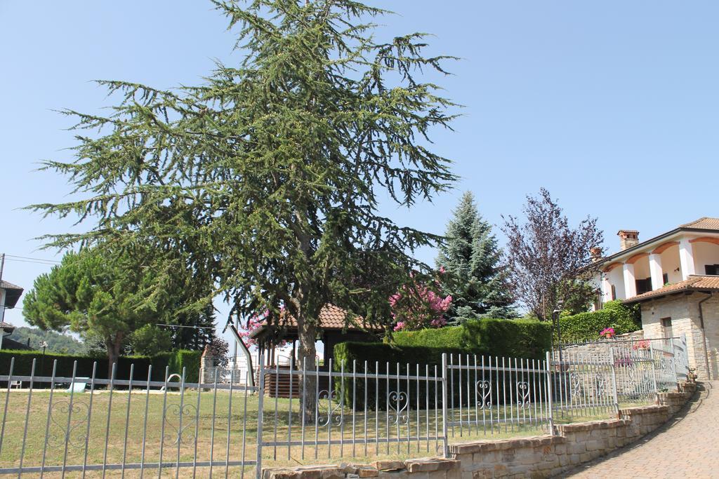 Villa Carla Castino エクステリア 写真
